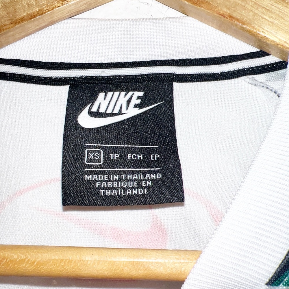 Nike sportswear geometric checkered green black and white long sleeve crop tee - Picture 5 of 10